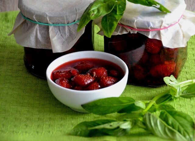 Варенье из клубники с лимоном на зиму: рецепты, Пятиминутка, с базиликом