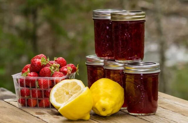 Варенье из клубники с лимоном на зиму: рецепты, Пятиминутка, с базиликом